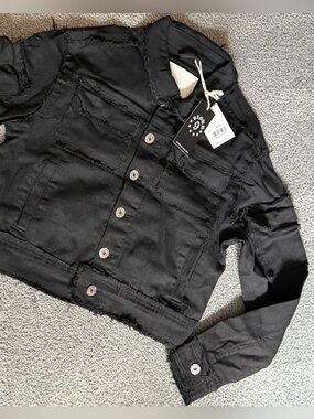 Klothong Black Women's Raw-Edge Button Up Denim Jeans Streetwear Jacket. Size L